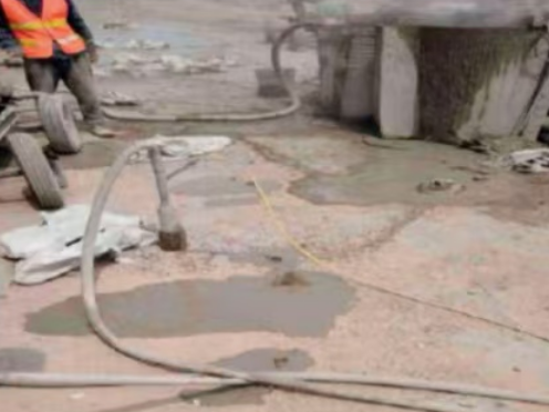 洪湖水泥混凝土路面板底注浆技术 路面脱空注浆整治方案