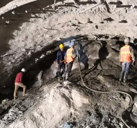 洪湖拱顶带模注浆料的施工流程及注意事项
